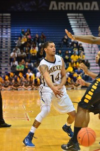 Drexel guard Damion Lee dishes a pass on Nov. 30. (Ken Chaney - The Triangle)